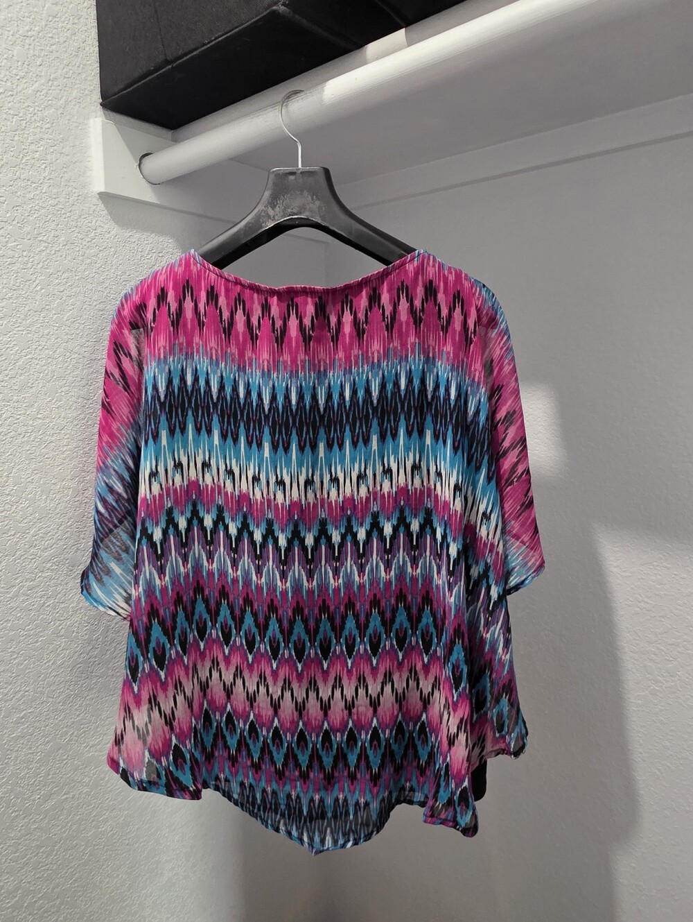 Women's Petite XL Colorful Top - Picture 2 of 2